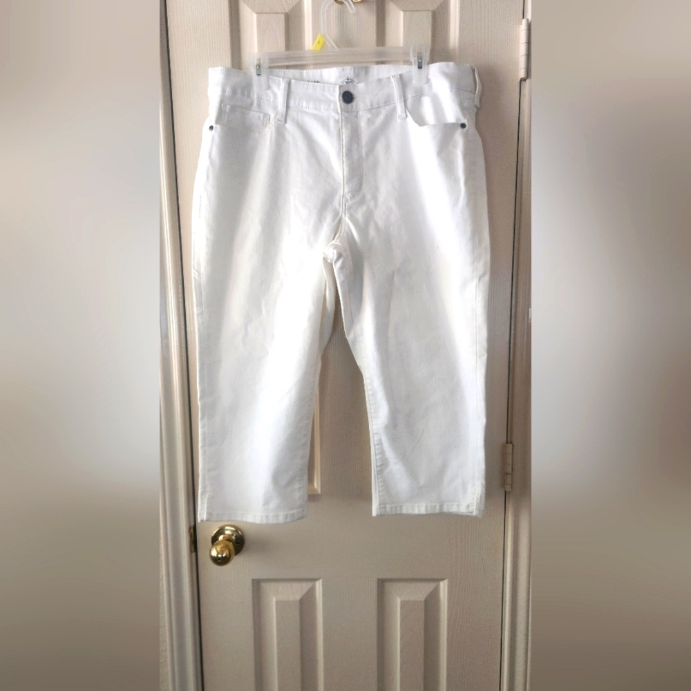 St. John's  Bays White Denim Capri